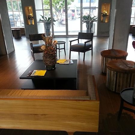 Zoom Smart Hotel Jemursari Сурабая Екстер'єр фото