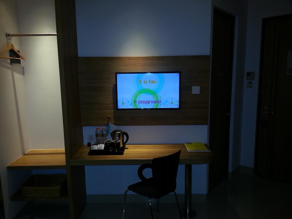 Zoom Smart Hotel Jemursari Сурабая Екстер'єр фото