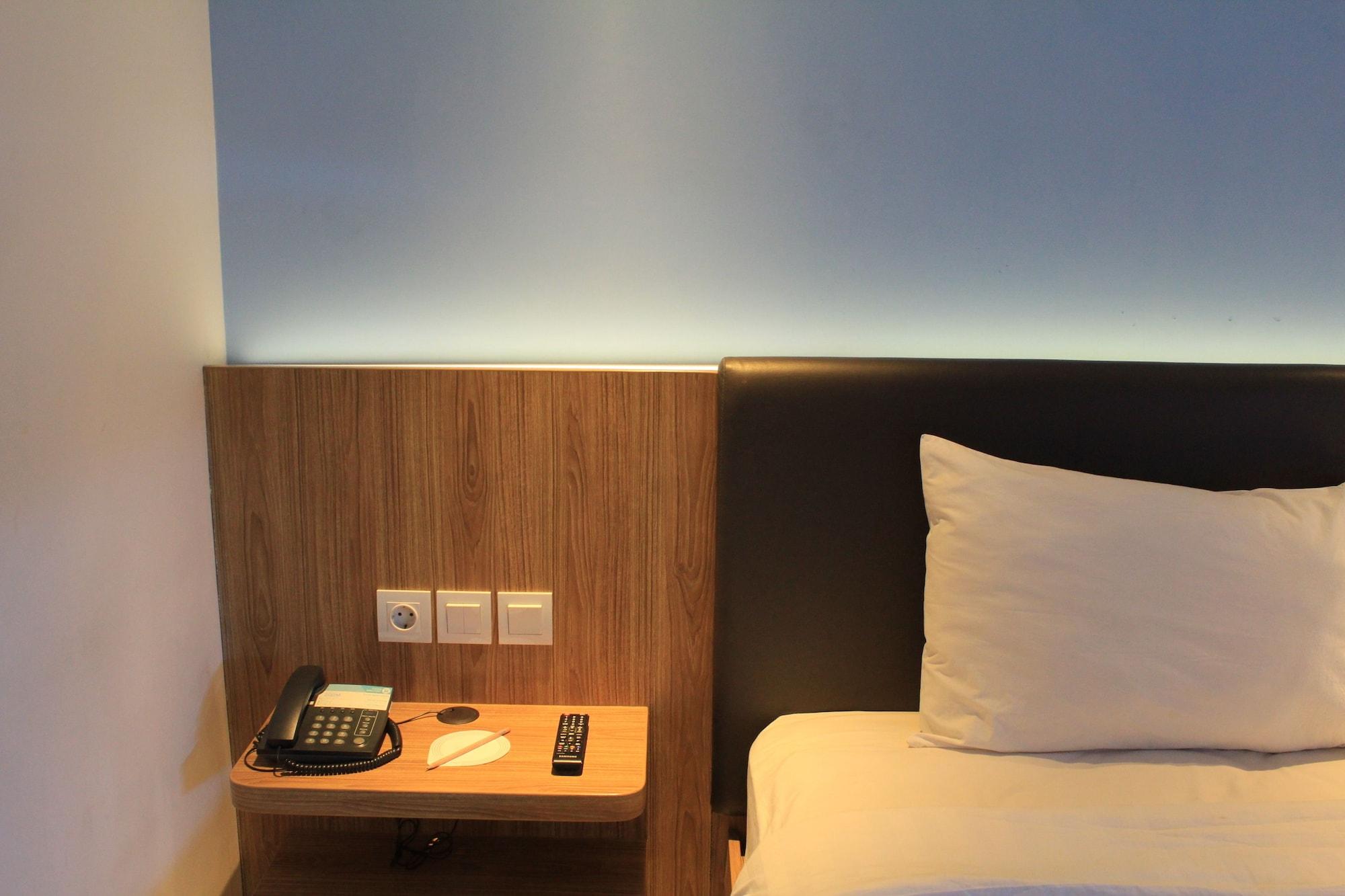 Zoom Smart Hotel Jemursari Сурабая Екстер'єр фото