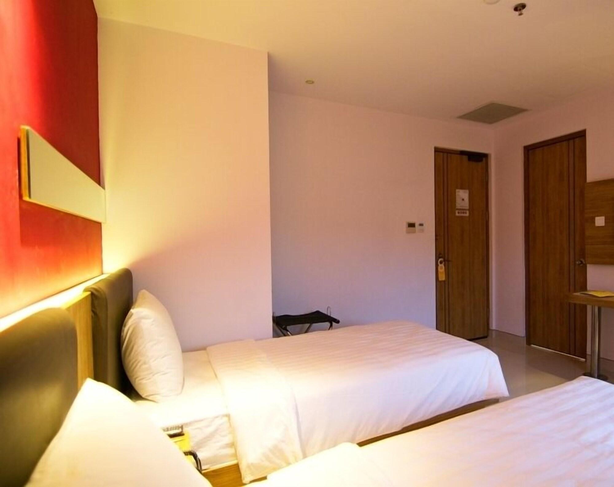 Zoom Smart Hotel Jemursari Сурабая Екстер'єр фото