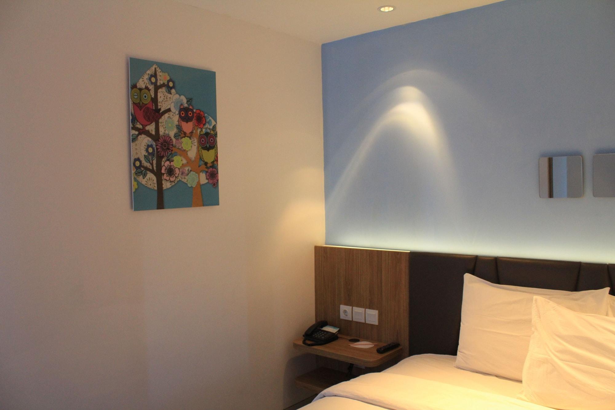 Zoom Smart Hotel Jemursari Сурабая Екстер'єр фото