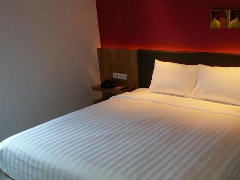 Zoom Smart Hotel Jemursari Сурабая Екстер'єр фото
