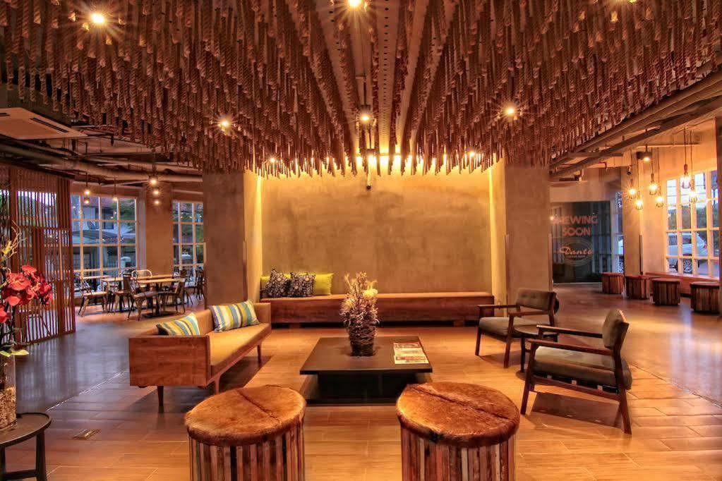 Zoom Smart Hotel Jemursari Сурабая Екстер'єр фото